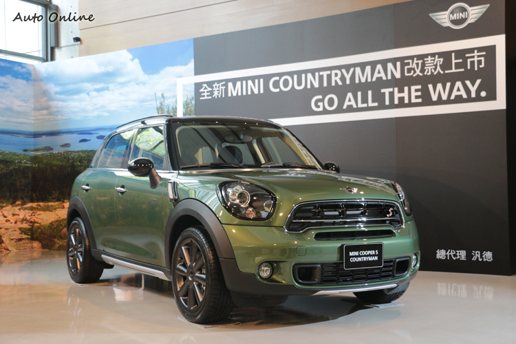 這次所試駕的車款是名為Jungle Green的全新車色,也是全球主推的廣告色喔。