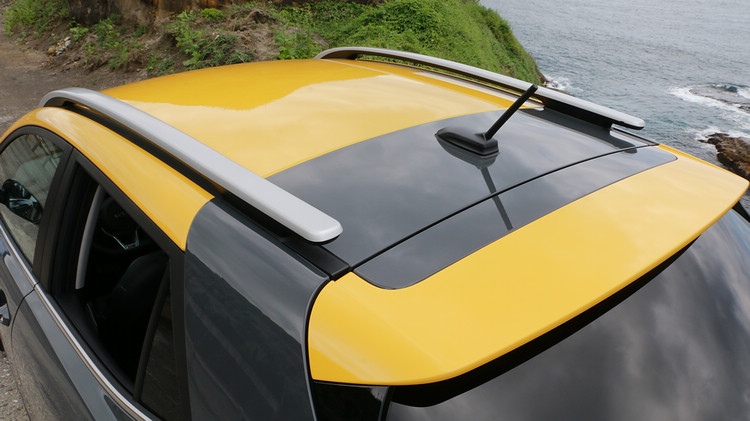 GT-Line專屬的雙色搭配，車頂顏色有黃、紅兩種顏色選擇。