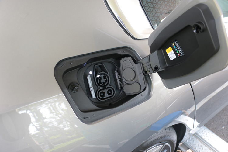 如果是使用195kW直流快充則只要半小時就能從10%到80%。