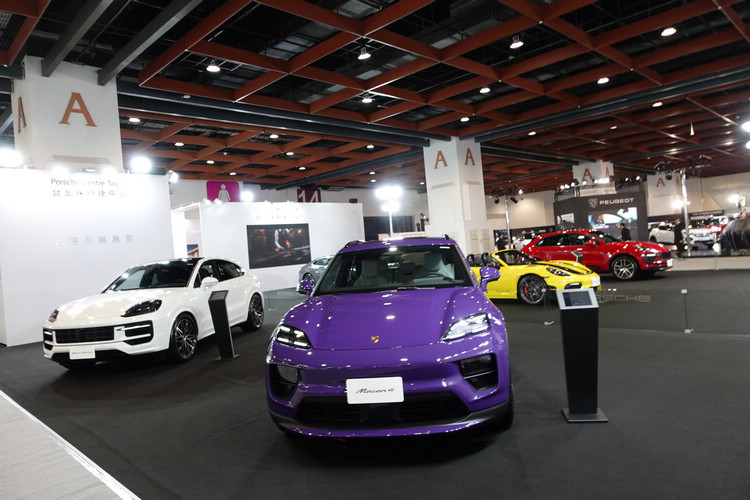 全新 Macan Electric以特選車色和輪圈烤漆及內裝選材,展現高度客製化的可能性。