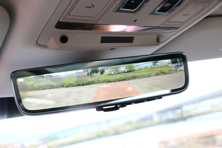 ClearSight車內後視鏡列為標準配備。