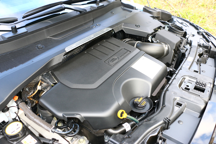 Ingenium 2.0L四缸渦輪增壓汽油引擎搭配MHEV輕油電混合動力系統，分別可輸出200匹最大馬力和249匹最大馬力兩種版本。