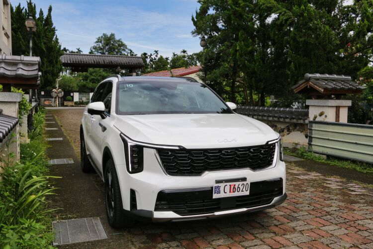 全面到位的休旅機能,讓Sorento的性價比彷彿三級跳。