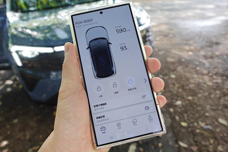 MyPaaK手機鑰匙 2.0 的應用，讓車主與車的互動變得如同科幻電影般自然。試想在台灣炎熱的夏季午後，您在辦公室或賣場，只需透過手機預先啟動空調預冷。