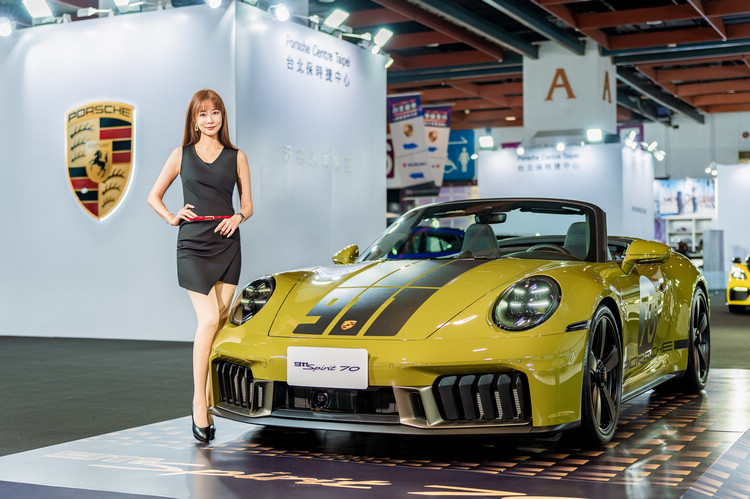 911 Spirit 70動力搭載3.6 升水平對臥引擎與 T-Hybrid 高效能混合動力系統,可迸發 541 PS 的綜效輸出功率。