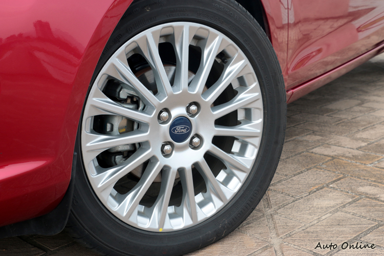 Fiesta 1.0升引擎配置16吋輪胎規格，助於提高駕駛樂趣。