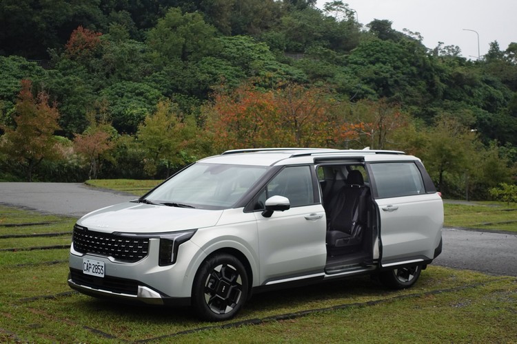 擁有豐富配備、貼心機能和完善安全的種種設計,難怪在進口MPV市場一直都能繳出穩定而亮眼的銷售成績。