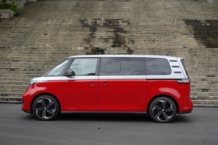 以往這種所謂“麵包車”,很難和性能畫上等號,ID. Buzz GTX卻在空間表現與實用與性能實力都能達到高標準。